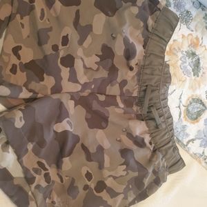 The North Face Short camouflage .  Worn once